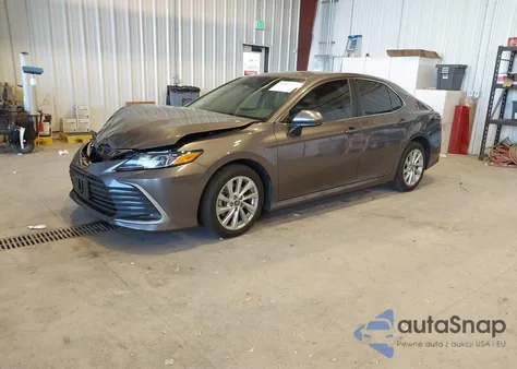 2023 Toyota Camry Le z USA, uszkodzony, nr VIN 4T1C11AK9PU785908